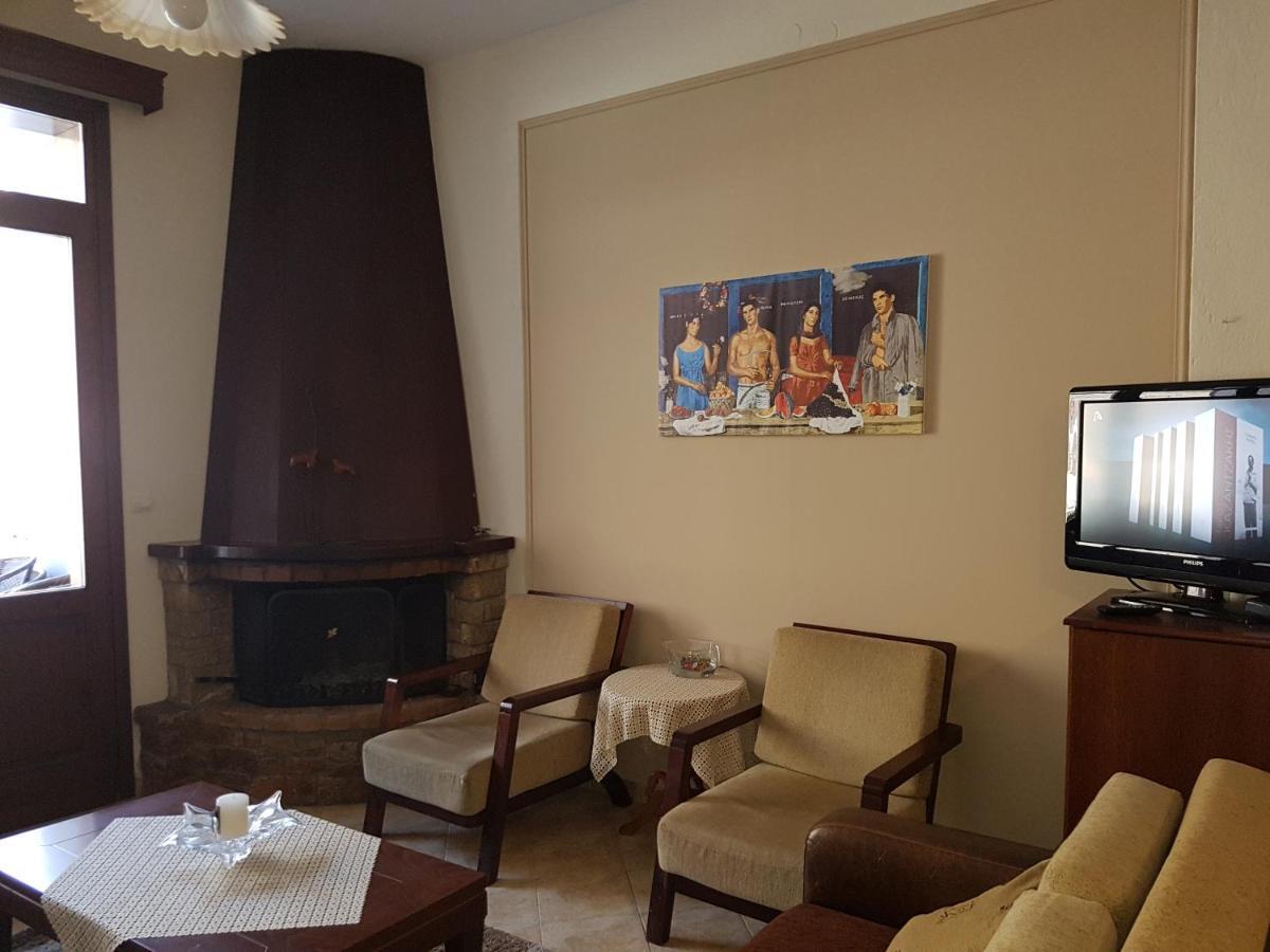 Xenonas Arxontiko Apartman Káto Loutrákion Szoba fotó